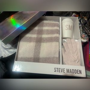 NIB Steve Madden Gift Box- Scarf, Gloves, and Travel Cup